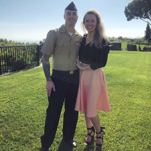 Meet your posher, Kelly! 🌻 - Picture 2 of 6